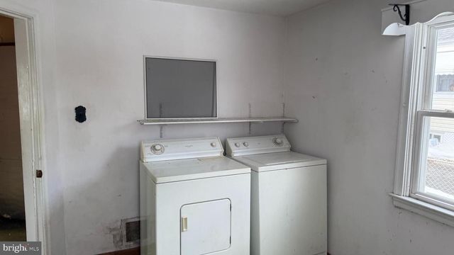 53 SEWARD LN, Aston, PA 19014