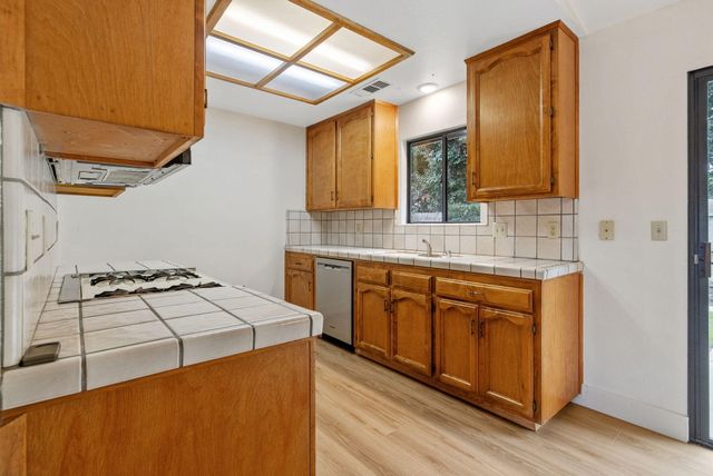 2215 E Myrtle Court, Visalia, CA 93292