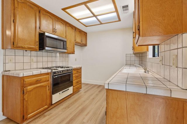 2215 E Myrtle Court, Visalia, CA 93292