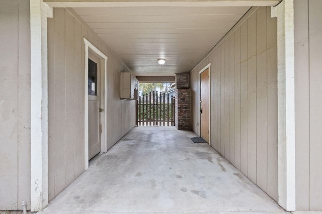 2215 E Myrtle Court, Visalia, CA 93292