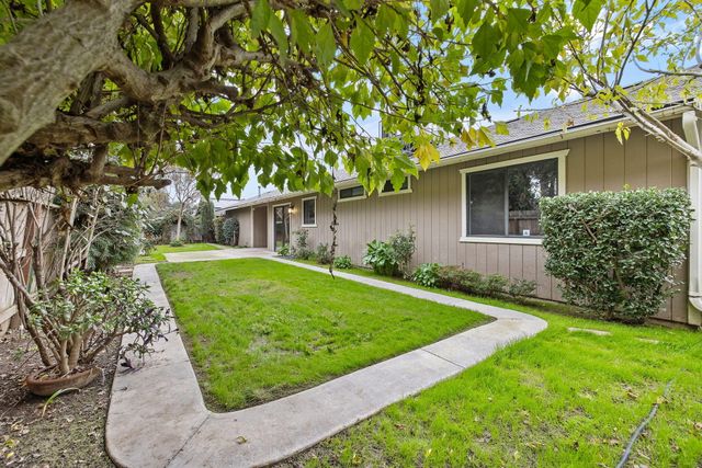 2215 E Myrtle Court, Visalia, CA 93292