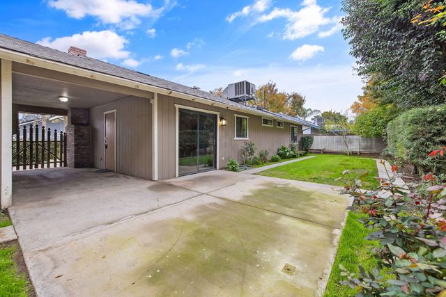 2215 E Myrtle Court, Visalia, CA 93292