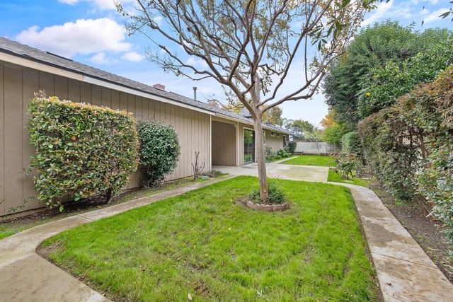 2215 E Myrtle Court, Visalia, CA 93292