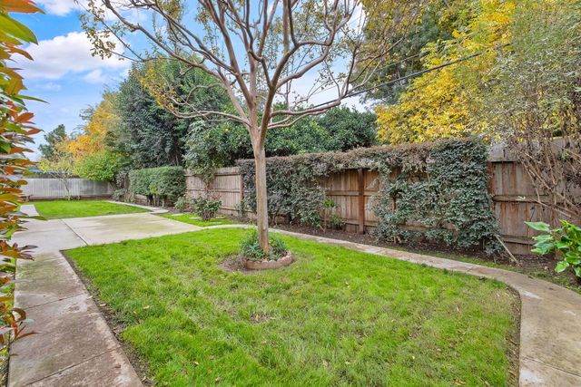 2215 E Myrtle Court, Visalia, CA 93292