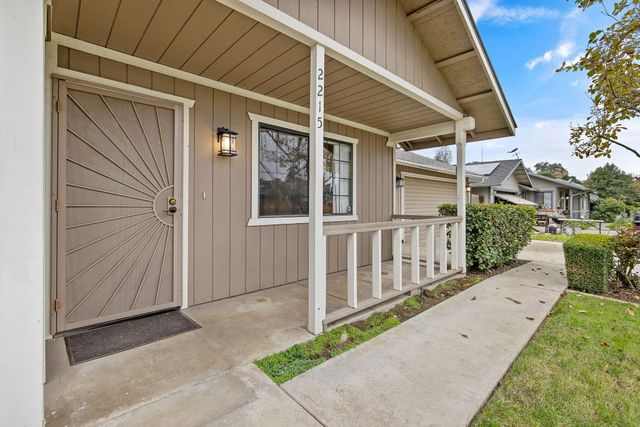 2215 E Myrtle Court, Visalia, CA 93292