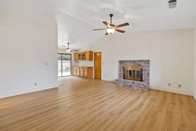 2215 E Myrtle Court, Visalia, CA 93292