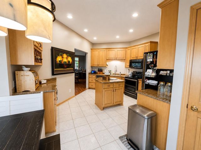 13904 Shoreside Court, Savage, MN 55378