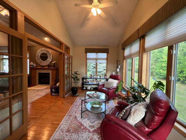 13904 Shoreside Court, Savage, MN 55378