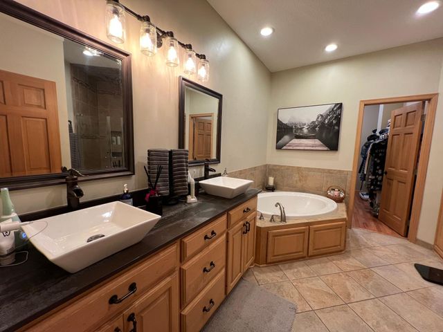 13904 Shoreside Court, Savage, MN 55378