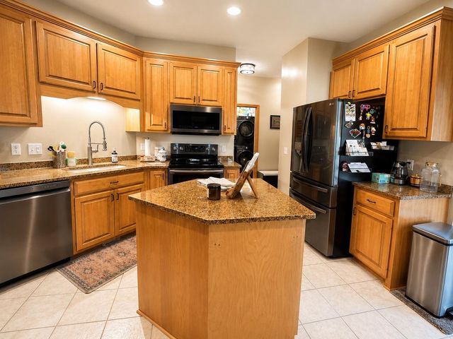 13904 Shoreside Court, Savage, MN 55378