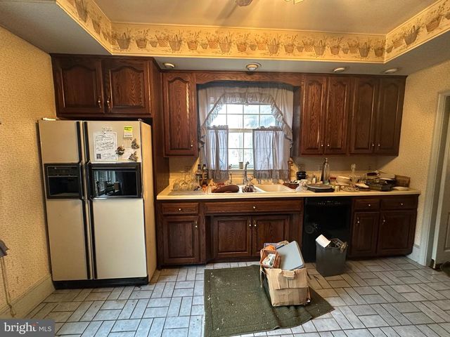 560 E BALTIMORE STREET, Greencastle, PA 17225