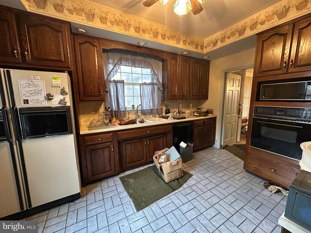 560 E BALTIMORE STREET, Greencastle, PA 17225