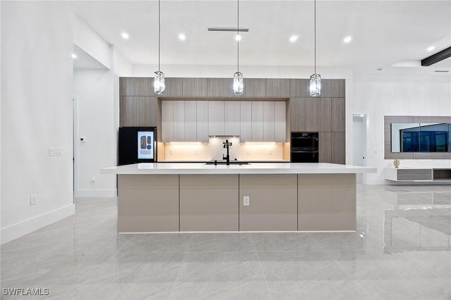 109 NE 5th TER, Cape Coral, FL 33909