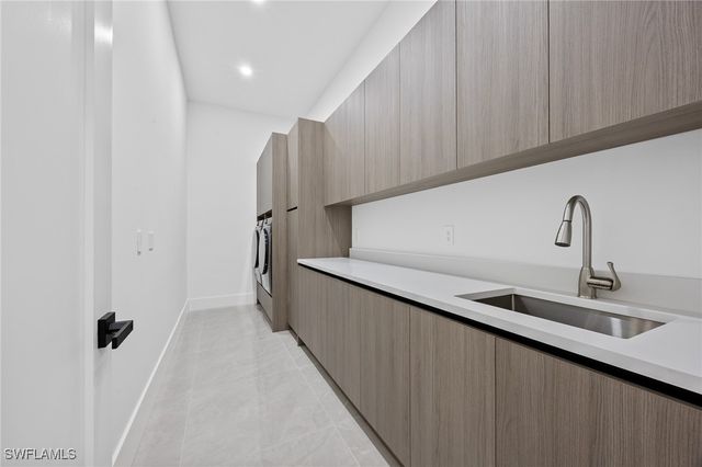 109 NE 5th TER, Cape Coral, FL 33909