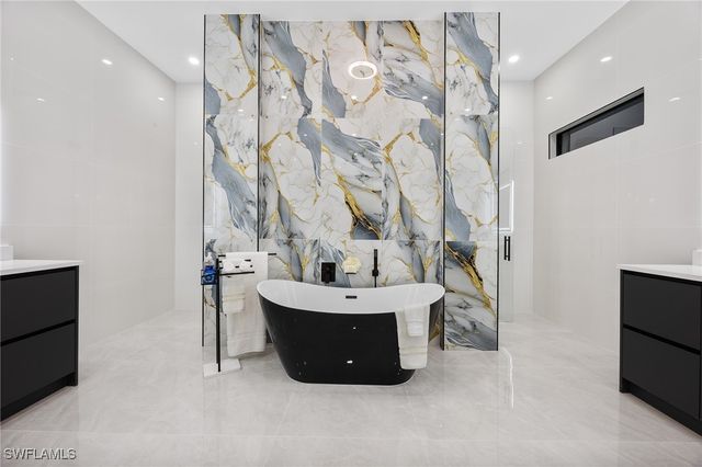 109 NE 5th TER, Cape Coral, FL 33909