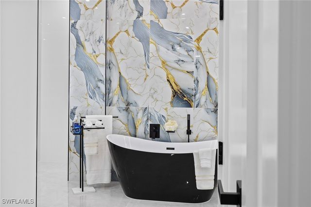 109 NE 5th TER, Cape Coral, FL 33909