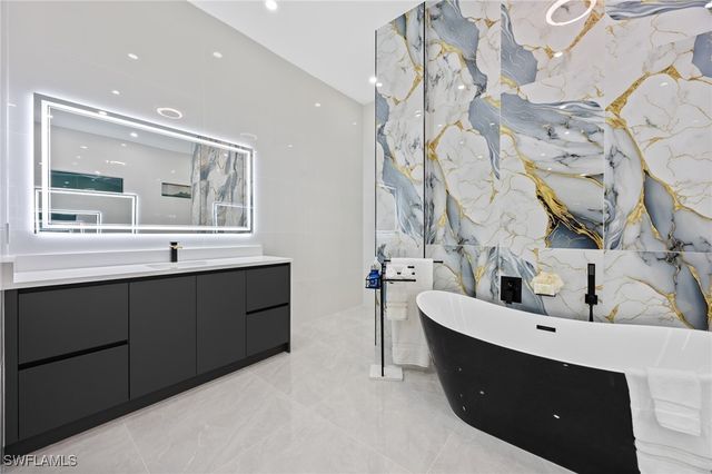 109 NE 5th TER, Cape Coral, FL 33909