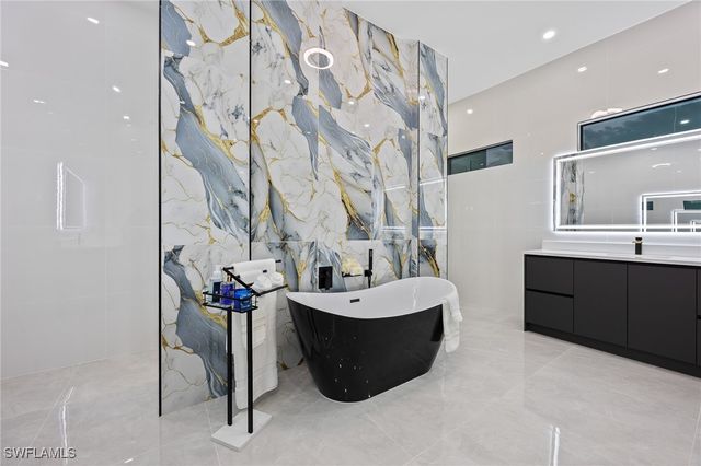 109 NE 5th TER, Cape Coral, FL 33909