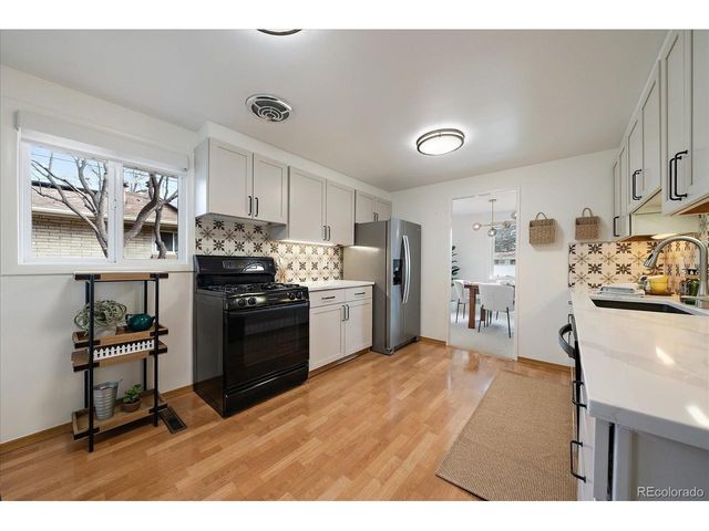 593 E Amherst Pl, Englewood, CO 80113