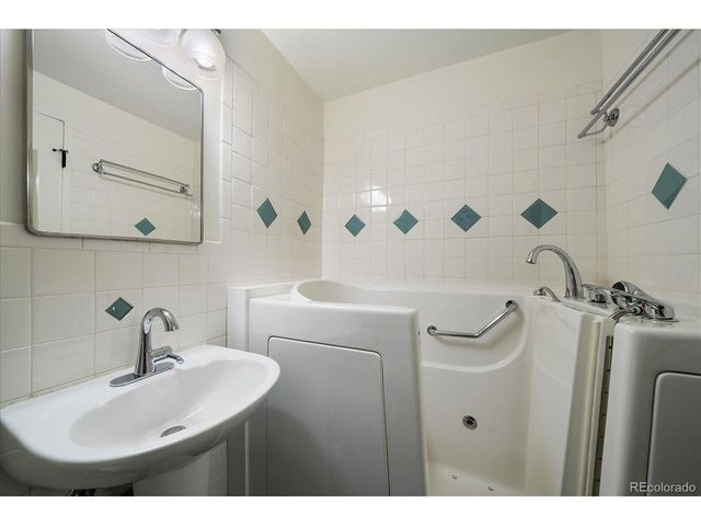 593 E Amherst Pl, Englewood, CO 80113