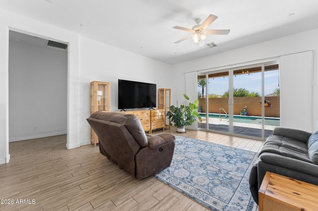 9829 E THISTLE Avenue, Mesa, AZ 85212