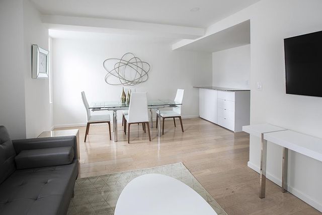 150 W 51st St Apt 1918, New York City, NY 10019