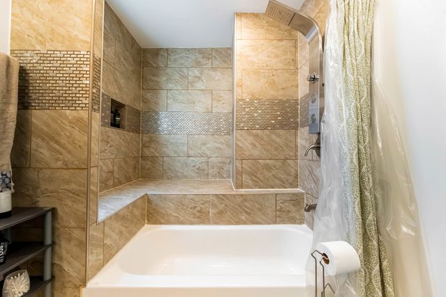 17 N Pine Avenue, Chicago, IL 60644