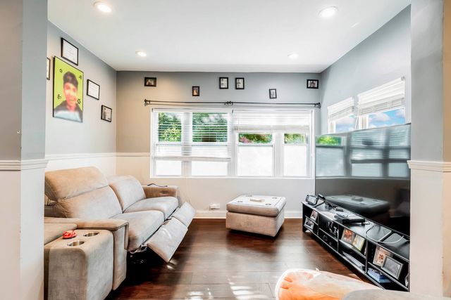 17 N Pine Avenue, Chicago, IL 60644