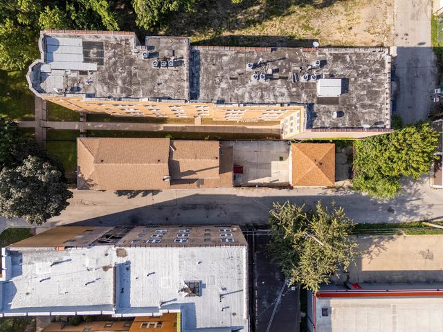 17 N Pine Avenue, Chicago, IL 60644