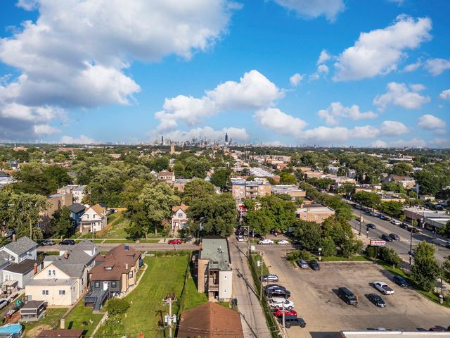 17 N Pine Avenue, Chicago, IL 60644
