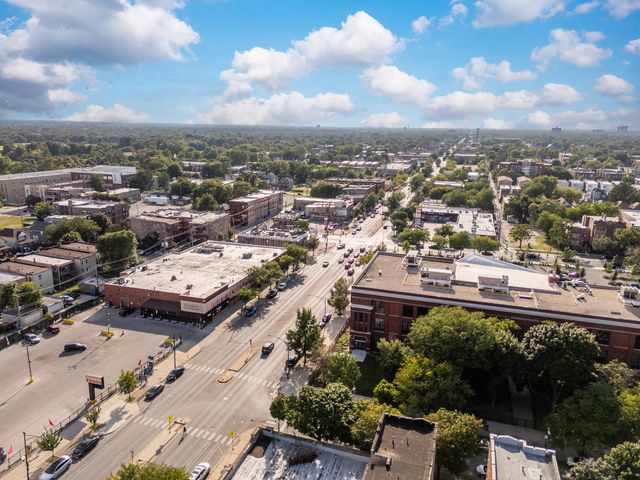 17 N Pine Avenue, Chicago, IL 60644