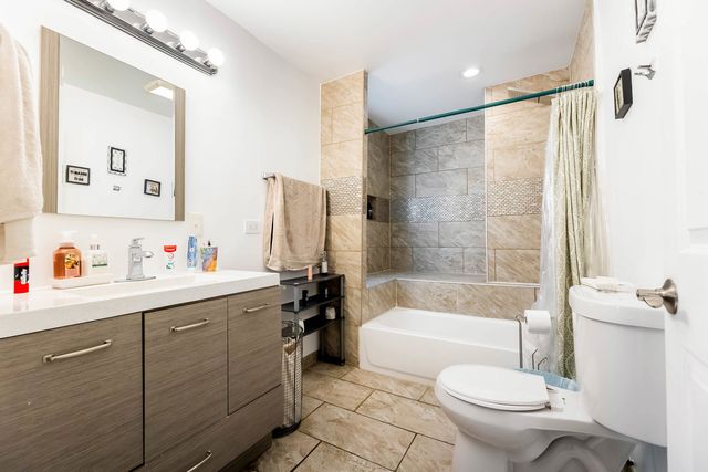 17 N Pine Avenue, Chicago, IL 60644