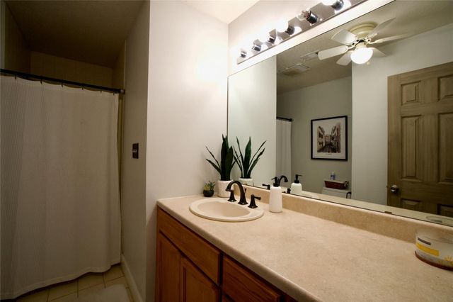 2352 Borchert LOOP, Lockhart, TX 78644