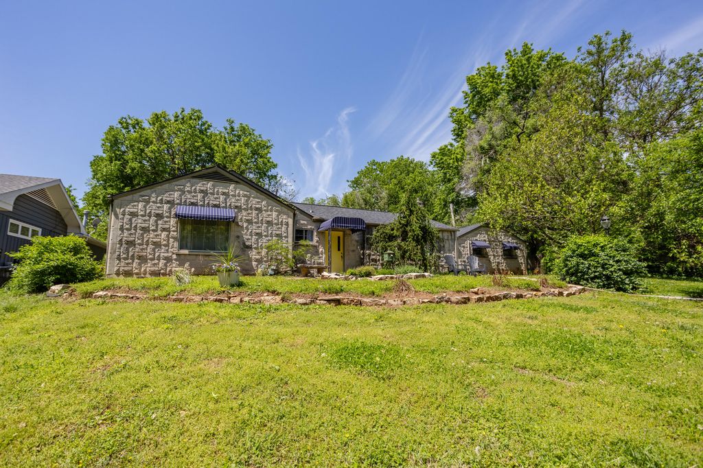 2391 S Brentwood Boulevard, Springfield, MO 65804