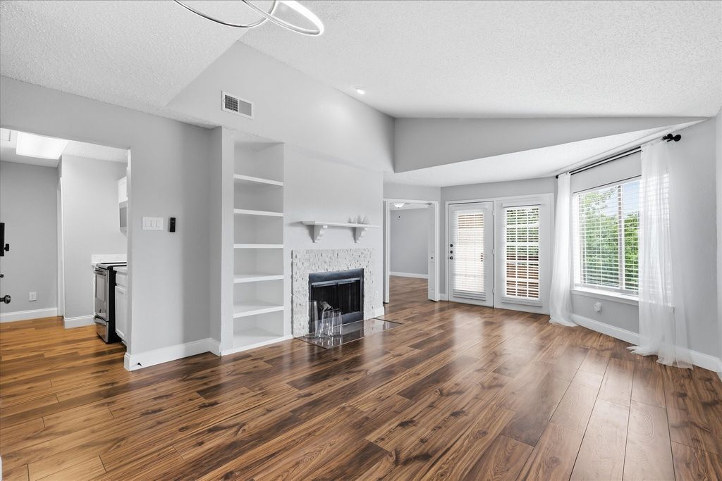 5550 Spring Valley Road A31, Dallas, TX 75254