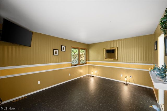 609 Thomas Street, Belpre, OH 45714