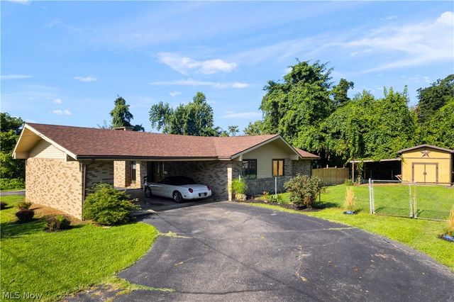 609 Thomas Street, Belpre, OH 45714