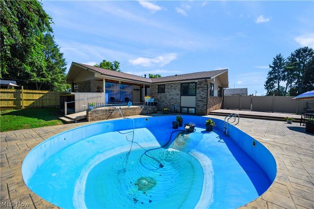 609 Thomas Street, Belpre, OH 45714