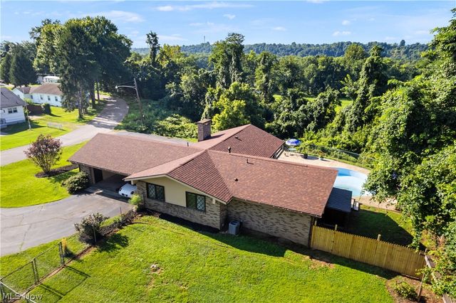 609 Thomas Street, Belpre, OH 45714