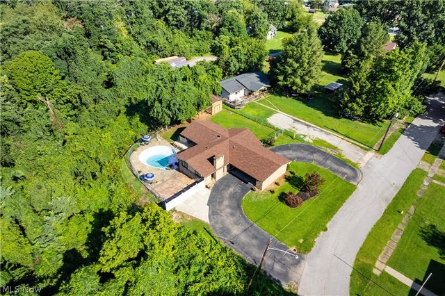 609 Thomas Street, Belpre, OH 45714