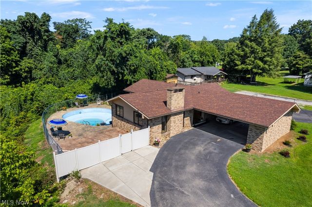 609 Thomas Street, Belpre, OH 45714