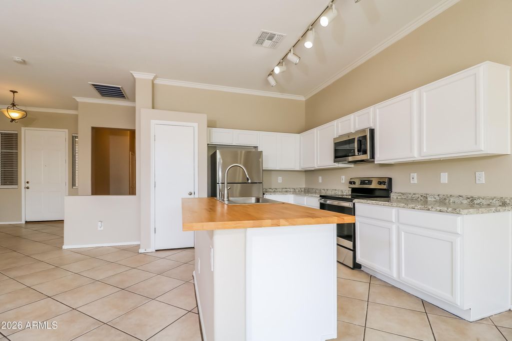 15806 N 136TH Lane, Surprise, AZ 85374 — photo 4
