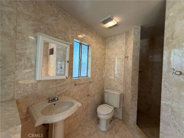 7741 Zelzah, Reseda, CA 91335