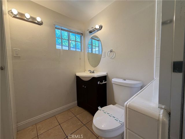 7741 Zelzah, Reseda, CA 91335