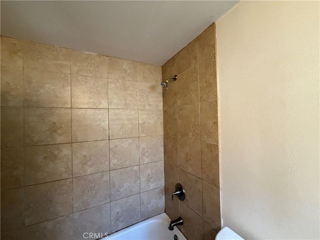 7741 Zelzah, Reseda, CA 91335