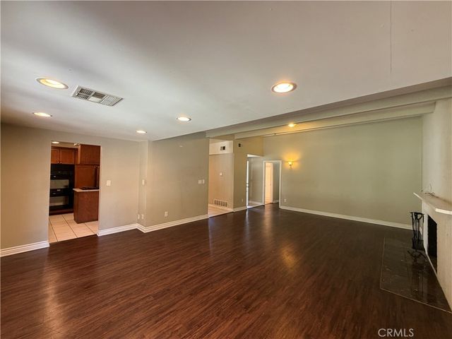 7741 Zelzah, Reseda, CA 91335