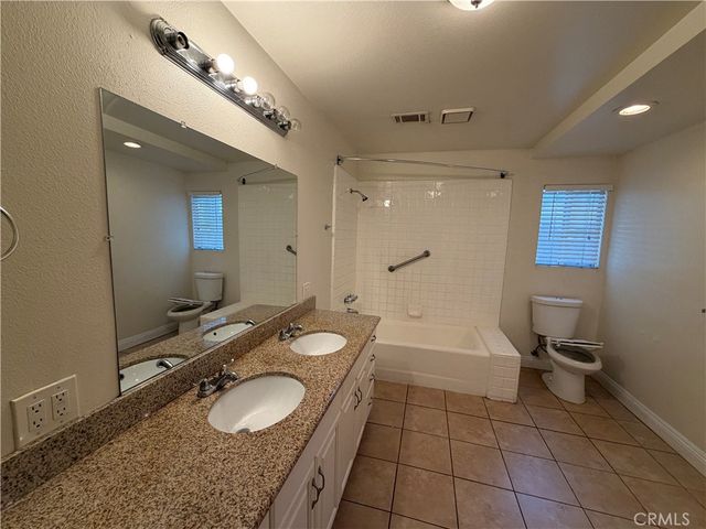 7741 Zelzah, Reseda, CA 91335