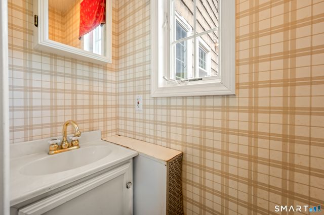 455 Woodlawn Avenue, Stratford, CT 06614