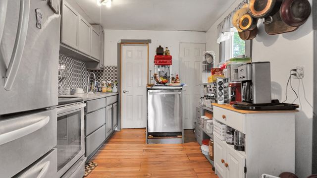 34 Cambridge St, Springfield, MA 01109