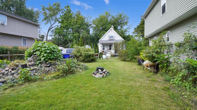 34 Cambridge St, Springfield, MA 01109